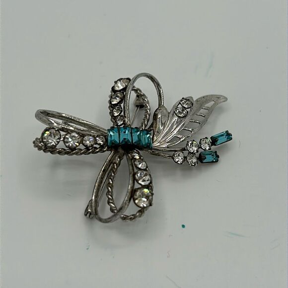 VIntage 1960s brooch. - Picture 1 of 5